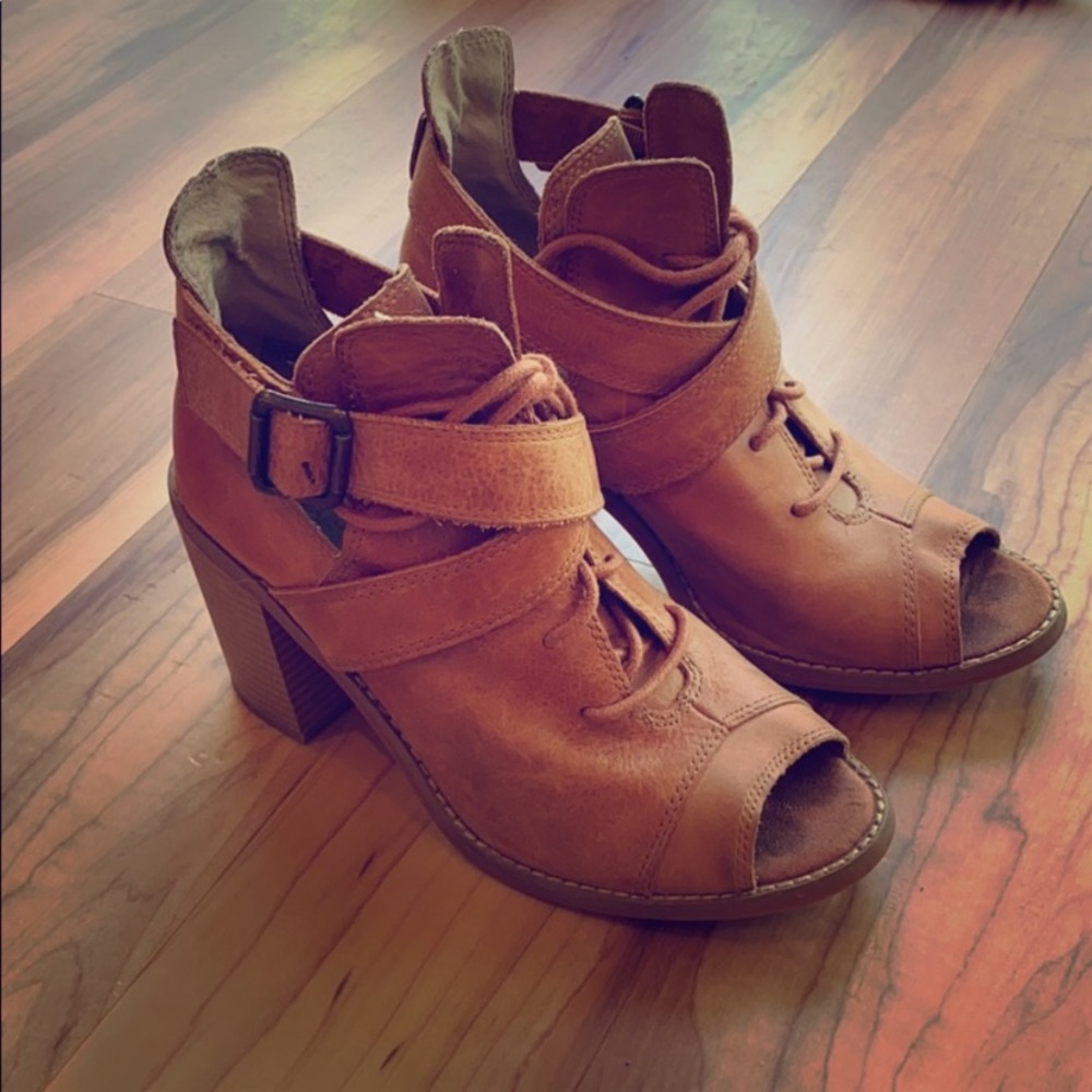 Anthropologie leather heels